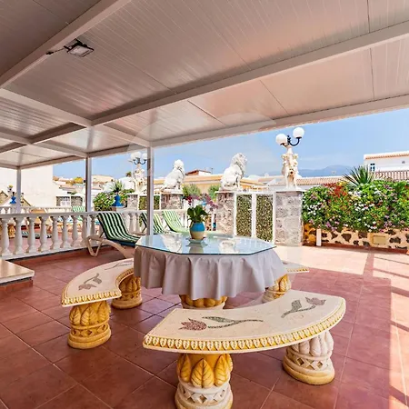 El Mdano With Stunning Pool Views Apartamento *