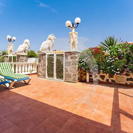 El Mdano With Stunning Pool Views Apartamento