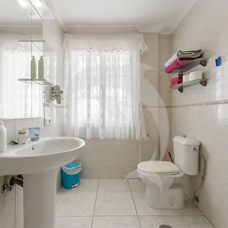 El Mdano With Stunning Pool Views Apartamento *